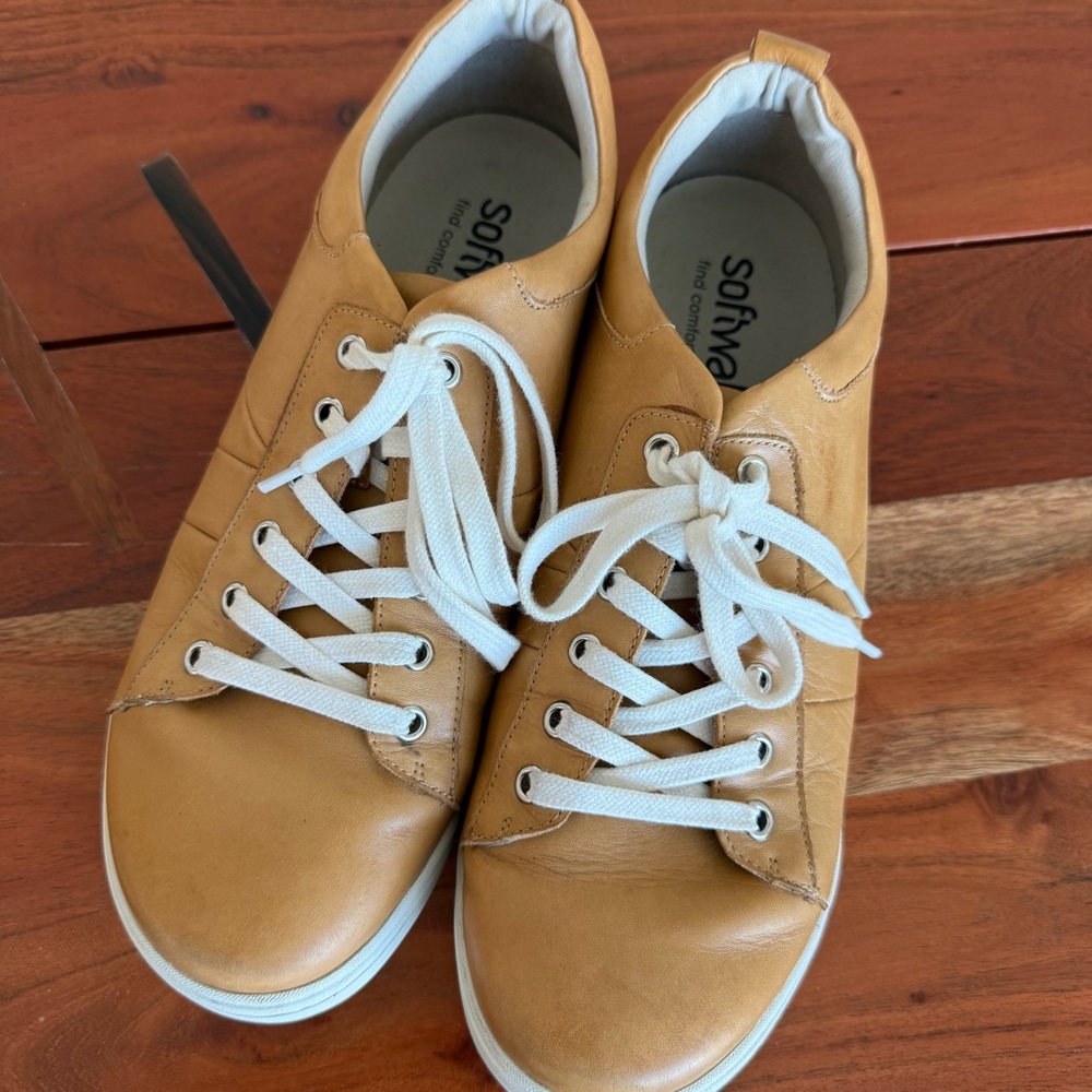 🦊 SoftWalk Tan Leather Women's Sneakers